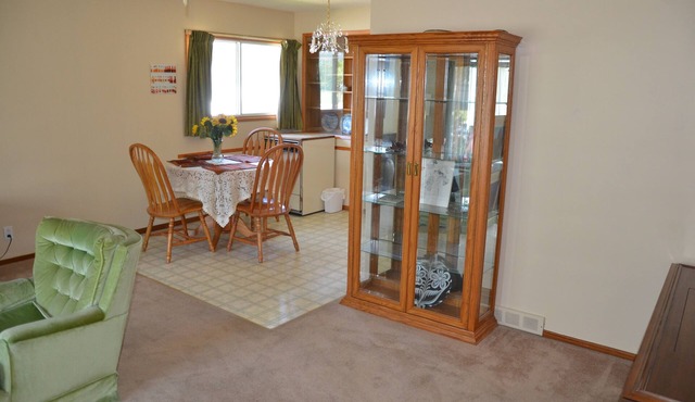 Family friendly home, 2bedroom with one queen bed in eachroom, big livingroom