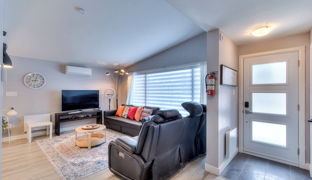 Family friendly house with free parking
