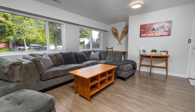 FAMILY FRIENDLY Suite in Central Maple Ridge