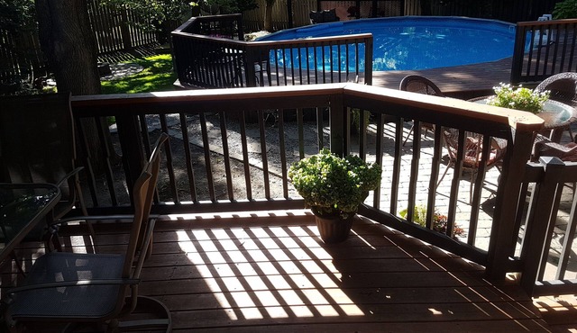 Family friendly with pool & hot tub. Walk to beach! in St.Catharines