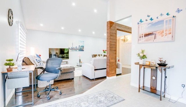 Family Home Near Toronto, Game Room, Backyard, Parking, Self-Checkin