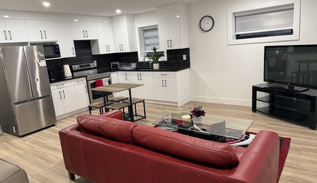 Family-sized 2 bedroom suite. Close to the highway, mall, & more