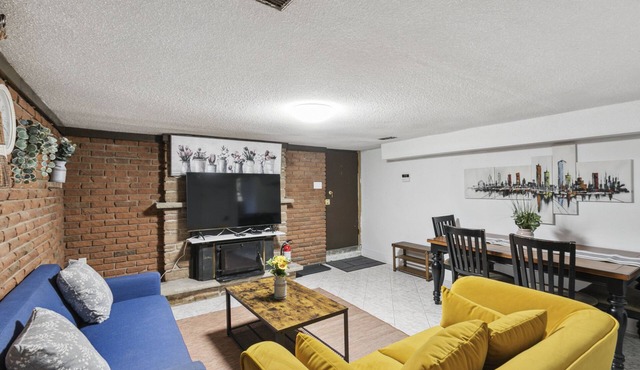 Family sized apartment 20min to Downtown