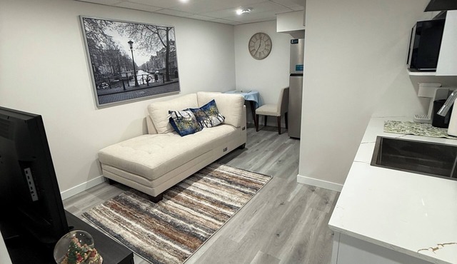 Family suit near costco with free parking and wifi