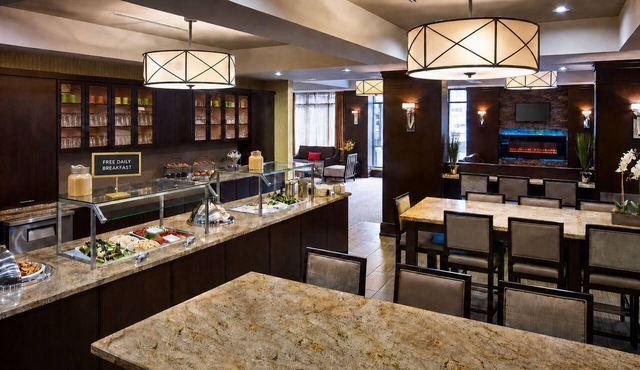 Family Suite w/ Full Kitchen | Free Hot Breakfast