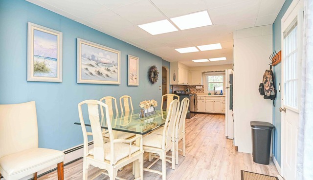 Farm Fun Beach Sun Kittery Maine Retreat Pet Friendly! GREAT yard!