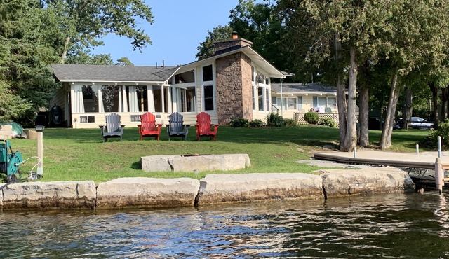 Fenelon Falls Getaway Waterfront Cottage