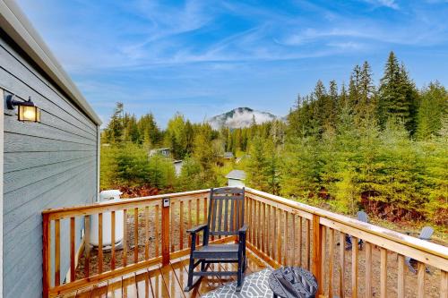 Fire Pit & Mtn Views! Cabin | $1 Cleaning Fee in Carson