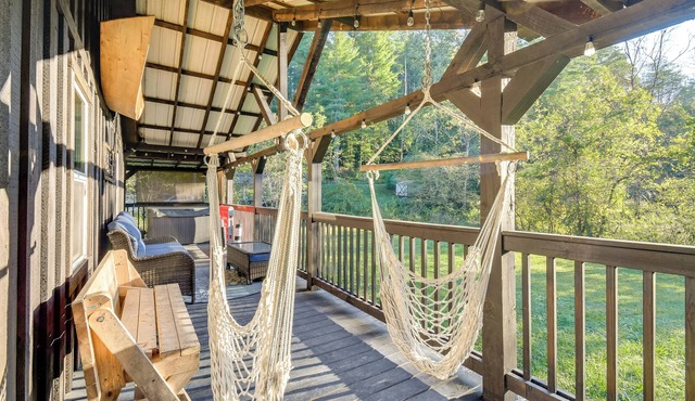 Fireside Evenings: Red River Gorge Gem w/Hot Tub in Campton