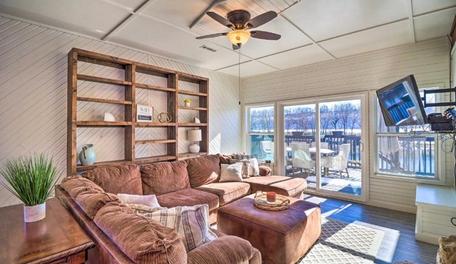 'Fish House' w/Deck, Fire Pit & River Views in Cotter