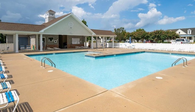 Five Points! Stunning 2BR Condo Pools Tennis Restaurants Shops in Lewes