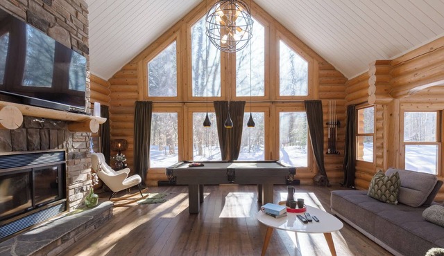 Forest Chalet: Hot Tub, Sauna & Fire Pit, Trails