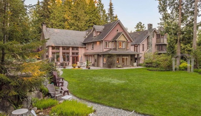 Forest Escape: Luxury Retreat for Large Groups