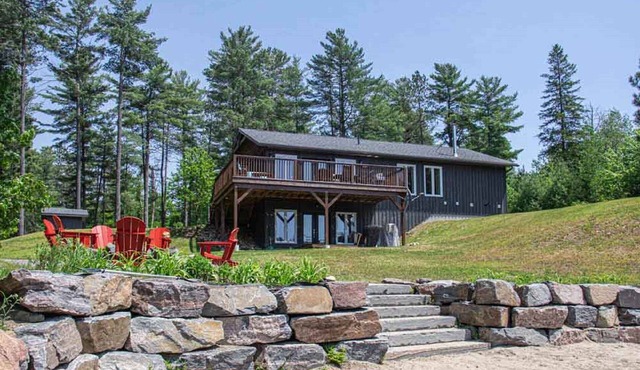 Forest Lake Retreat-6BR Waterfront Cottage