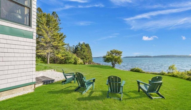 Fox Beach House! Oceanfront home, sleeps 10!