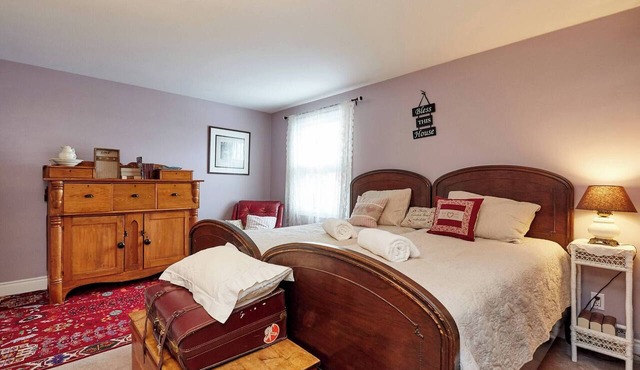 French Nest, private bathroom! Check the pictures