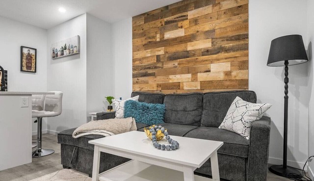 Fresh Escape | Dog-Friendly | Close to Parks/Seton