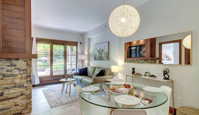 Freshly Renovated Ski-In/Ski-Out Luxury Condo
