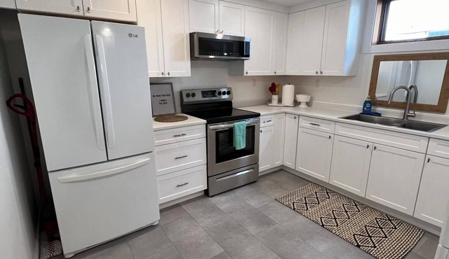Freshly Renovated Two Bedroom Basement Suite in Quiet Neighborhood