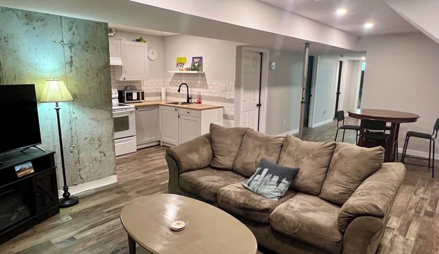 Freshly updated 2 bedroom suite, close to amenities! Pet friendly! in Thunder Bay