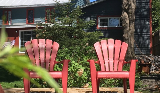 Friends and family getaway! Riverside and historic district in Terrebonne