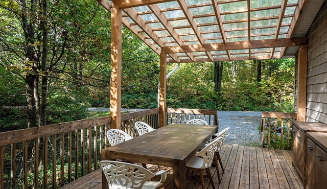 Full cottage on private road near everything! Made to measure pricing offered!