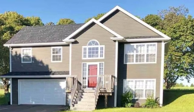 Full House in Clyde River close to City and Golf Courses