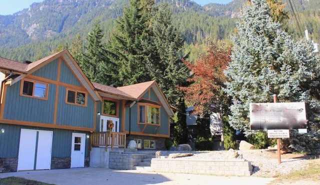Full House, Sleeps 16, 2 Hot Tubs, 3 Bath, 11 beds