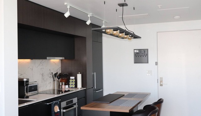 Fully Furnished - 325 SQ Downtown Montreal, Studio