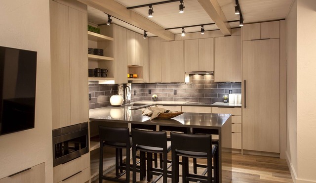 Fully Remodeled Modern Condo Steps from Warm Springs Lift in Ketchum