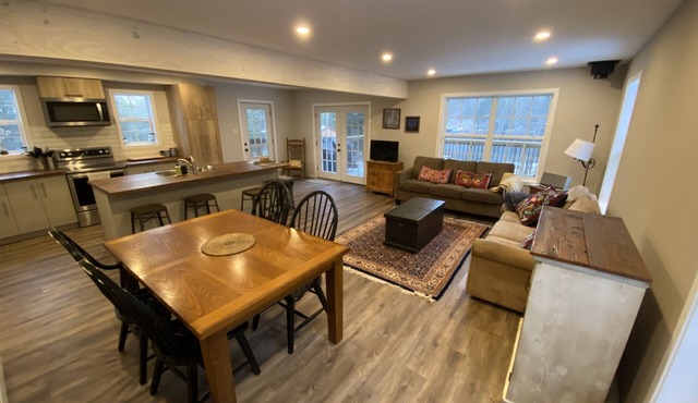 Fully renovated 4 season cottage on pristine lake