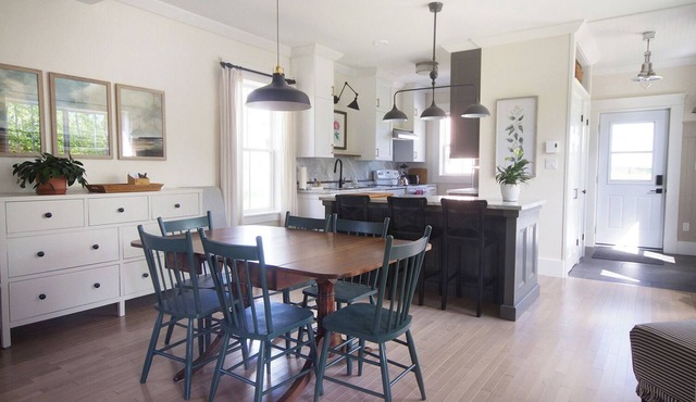 Fully renovated bright & airy 3BR home near the ocean