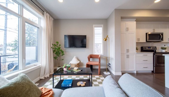 Garage |Near WEM | Disney+ | 2 BR w/Ensuites