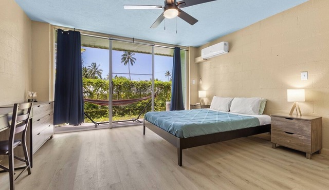 Garden Balcony Walk to Beach + Kitchen in Hilo
