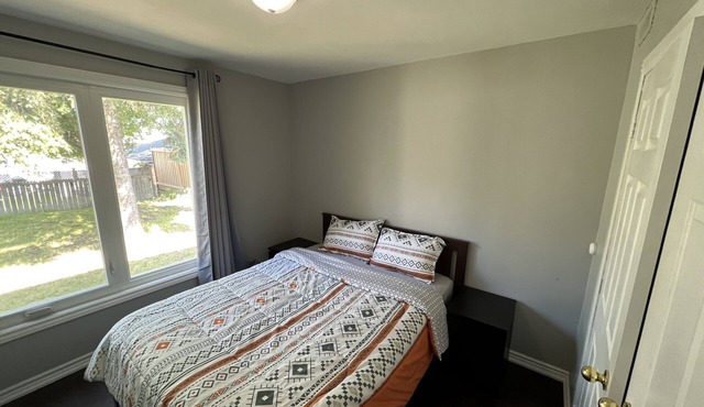 Garden Hideaway - Private apartment close to Transit and Humber College