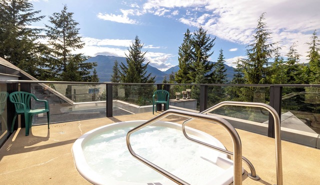 Gateway to PEAK 2 PEAK sightseeing Rooftop Hot Tub Free Parking Pets Allowed