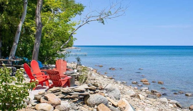 Georgian Bay - Newly-Built Luxury Watefront Cottage w/AC, Wi-Fi, BBQ, Firepit!