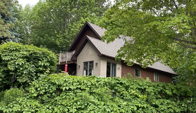 GEORGIAN BAY RETREAT-Stone Fireplace-Hot Tub- Dock- No Cleaning Fee!