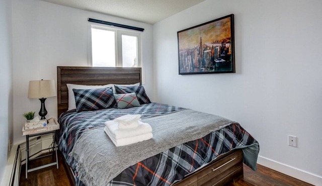 Gina - City Condo | River Views with Parking