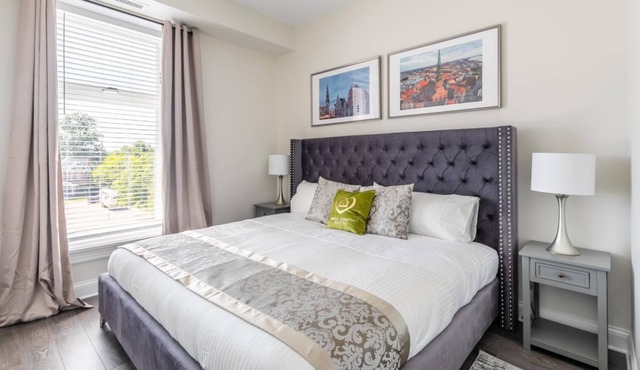 GLOBALSTAY . Rideau Private Apartment w Kingsize bed. Parking.