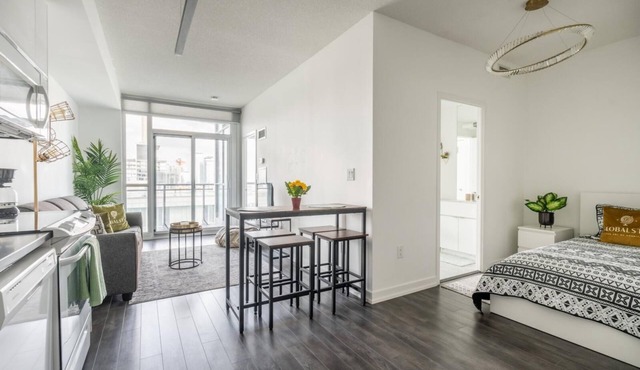 GLOBALSTAY. CN Tower & Lake Ontario 48 Floor View. 1 BR+DEN