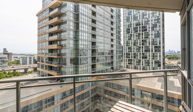 GLOBALSTAY. Elegant Downtown Condo with Balcony