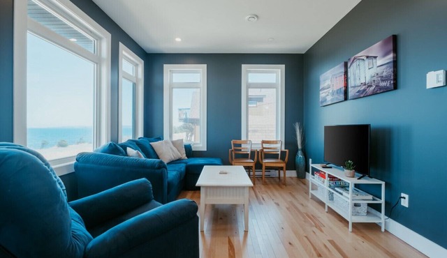 Golden Tide Cottage | 2 Bd, Panoramic Ocean Views