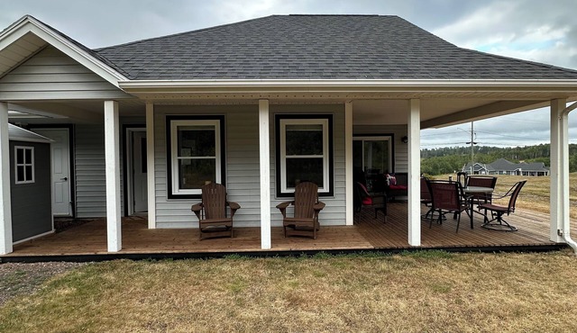 Golf, Beach & Great Local Eats! This condo unit is minutes is away from it all.