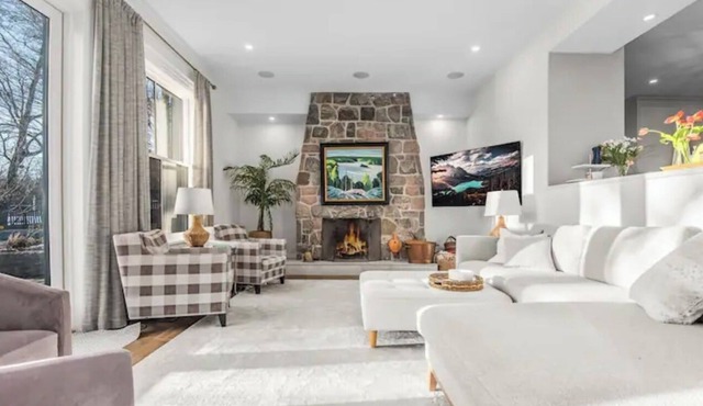 Gorgeous 100 acre Country Estate with swimming pool, tennis courts and much more
