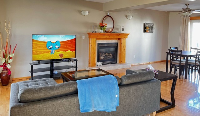 Gorgeous 3bd 2.5 bath Blackfalds home