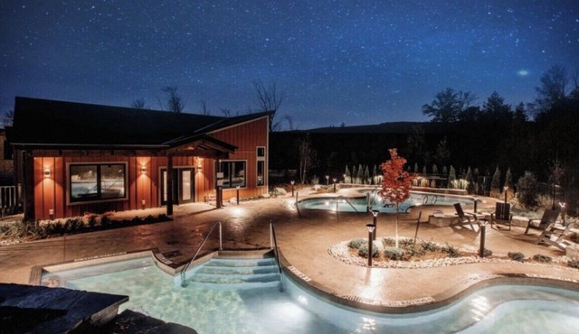 Gorgeous 3br Loft in Blue Mountain - beside the Scandinavian Spa! in The Blue Mountains