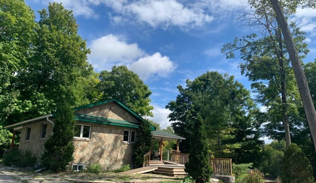 Gorgeous 4 season cottage on 15 Acres!