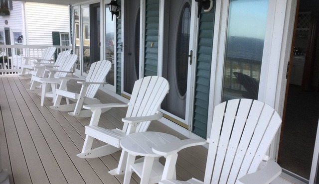 Gorgeous 6 Bedroom Ocean Front Home steps from Short Sands
