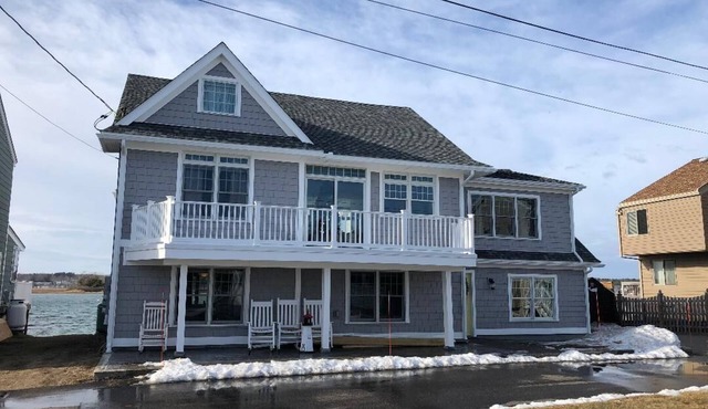 Gorgeous beach house with front to back views! in Wells